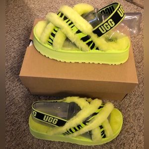 Uggs disco cross slide anomalía slipper